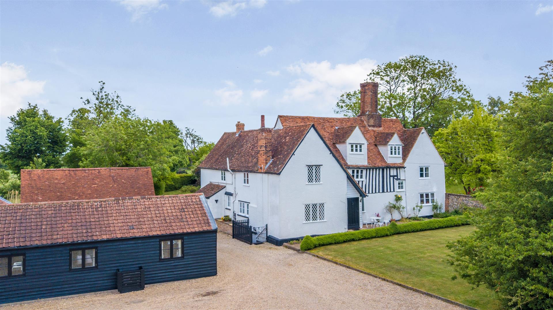 Pledgdon Green, Stortford Prestige & Village